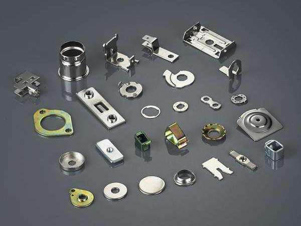 去除五金沖壓件上的毛刺方法